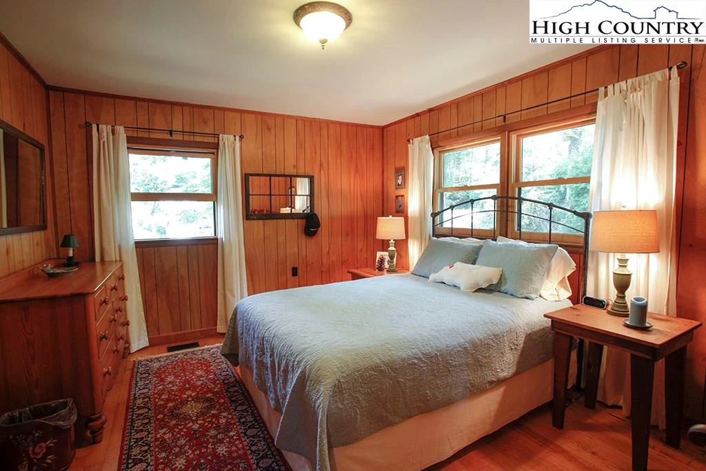 Image number 7 for the current listing
