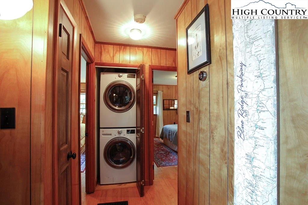 Image number 9 for the current listing