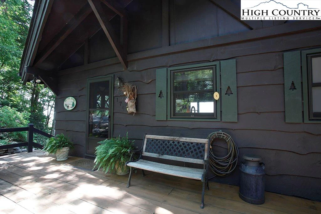 Image number 17 for the current listing