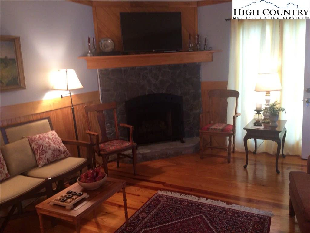 Image number 3 for the current listing