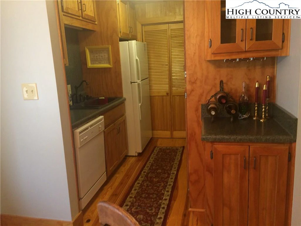 Image number 5 for the current listing