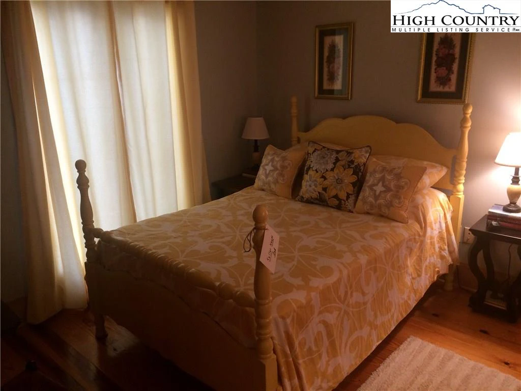 Image number 9 for the current listing