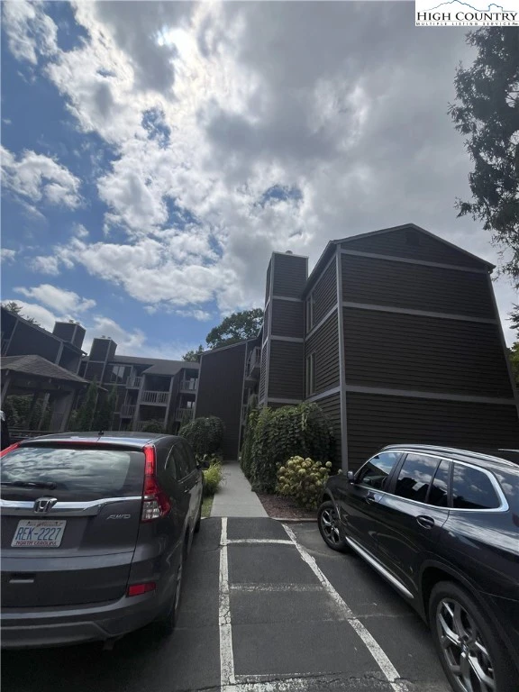 Image number 11 for the current listing