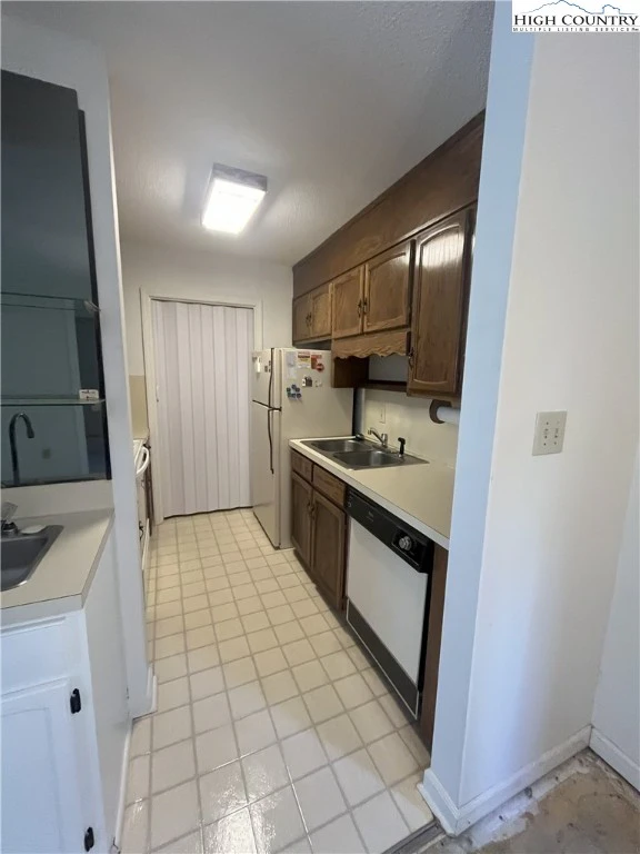 Image number 14 for the current listing