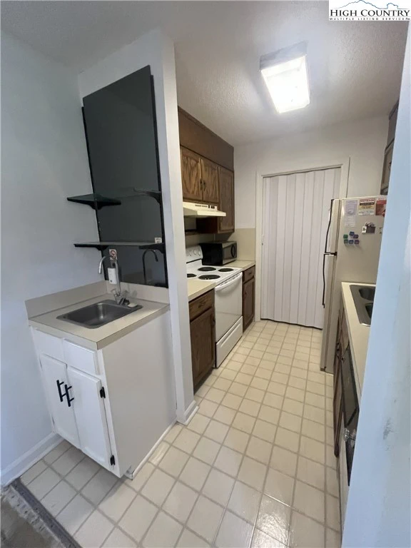 Image number 15 for the current listing