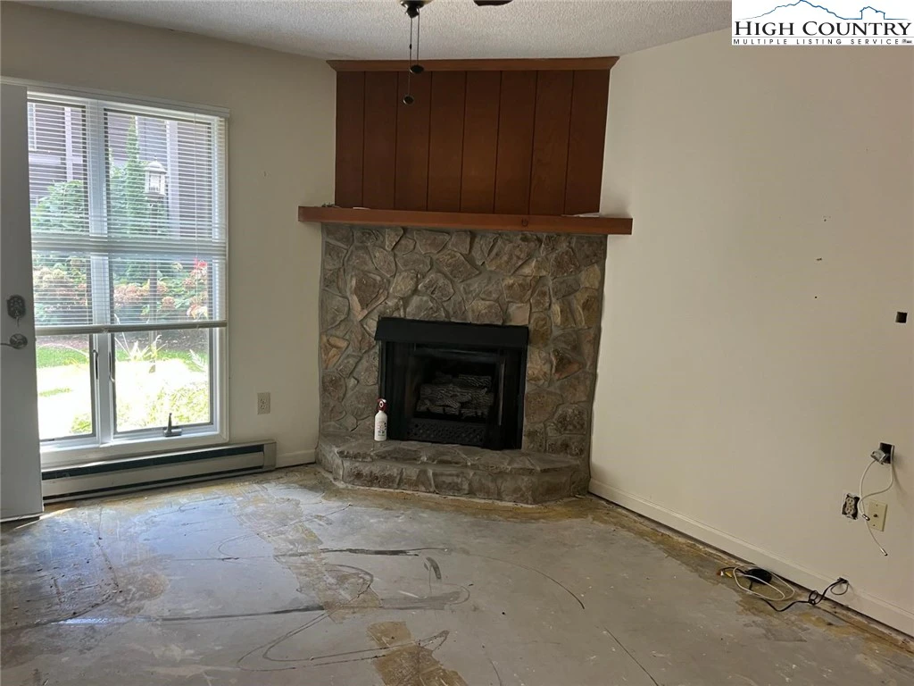 Image number 1 for the current listing