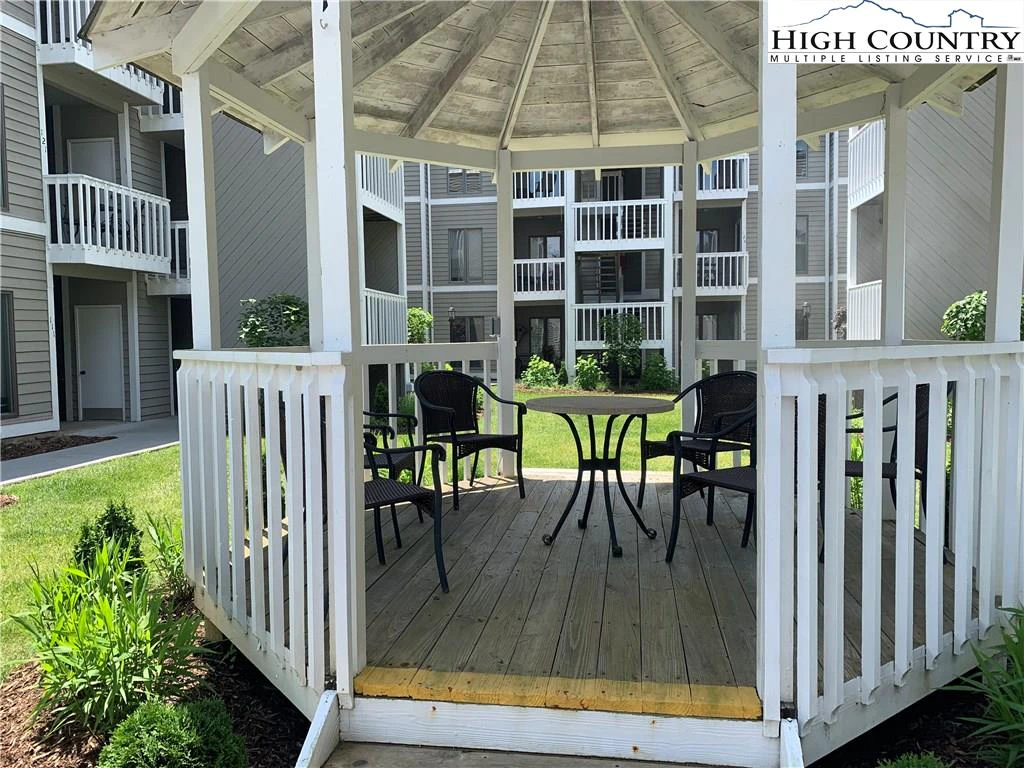 Image number 3 for the current listing