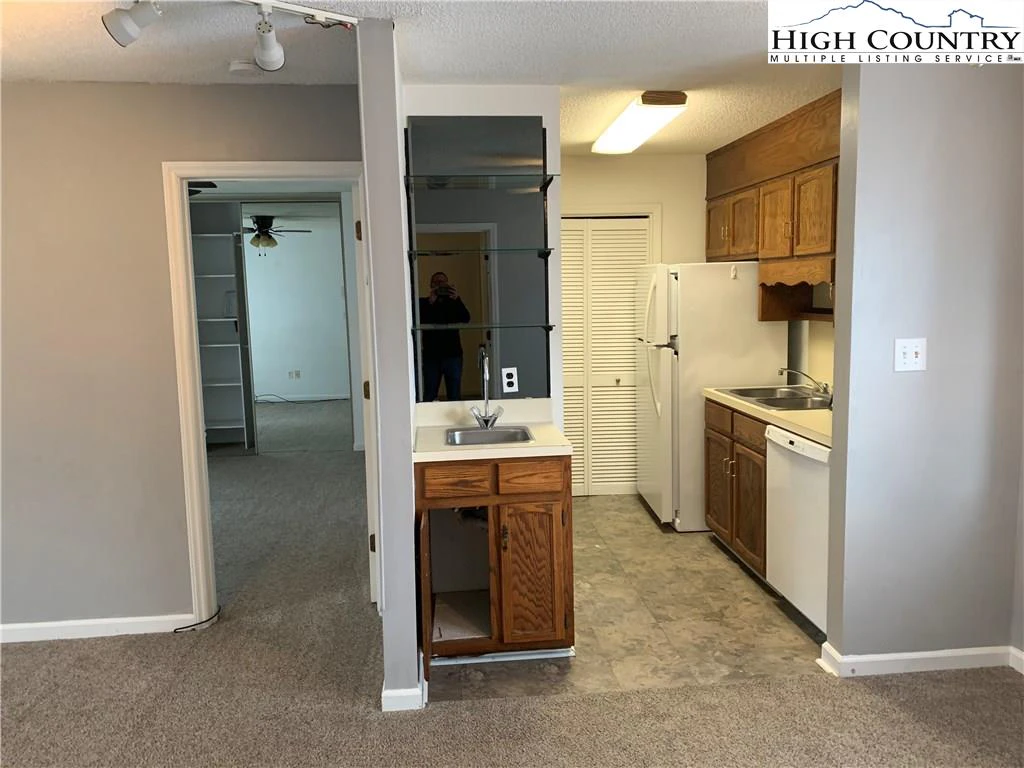 Image number 5 for the current listing