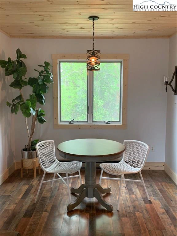 Image number 19 for the current listing