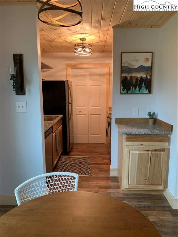 Image number 2 for the current listing