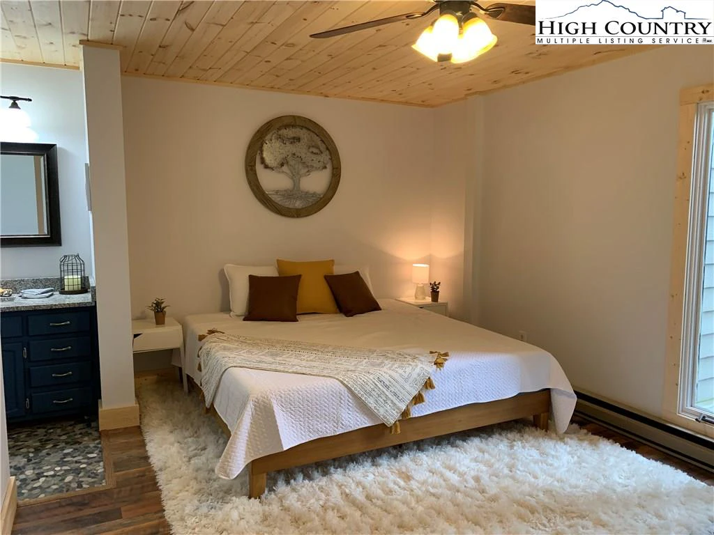 Image number 11 for the current listing
