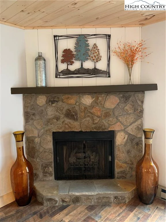 Image number 25 for the current listing
