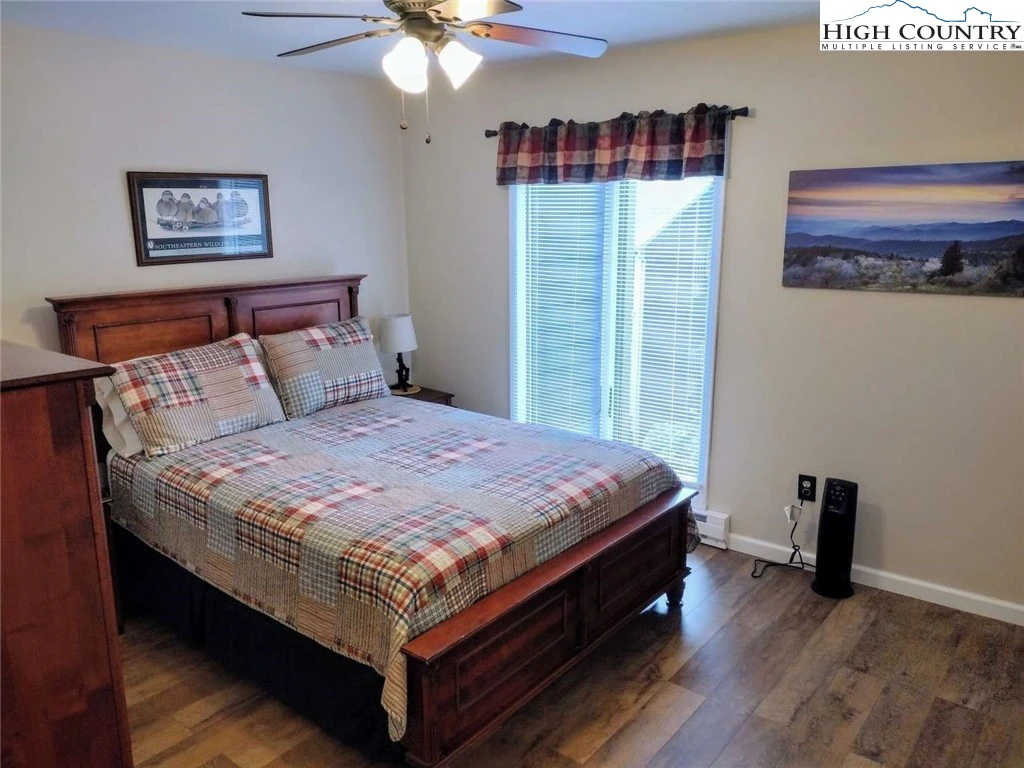 Image number 5 for the current listing