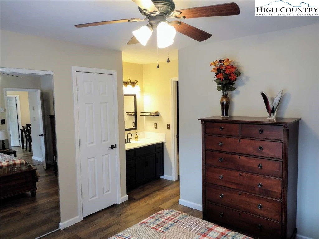 Image number 6 for the current listing