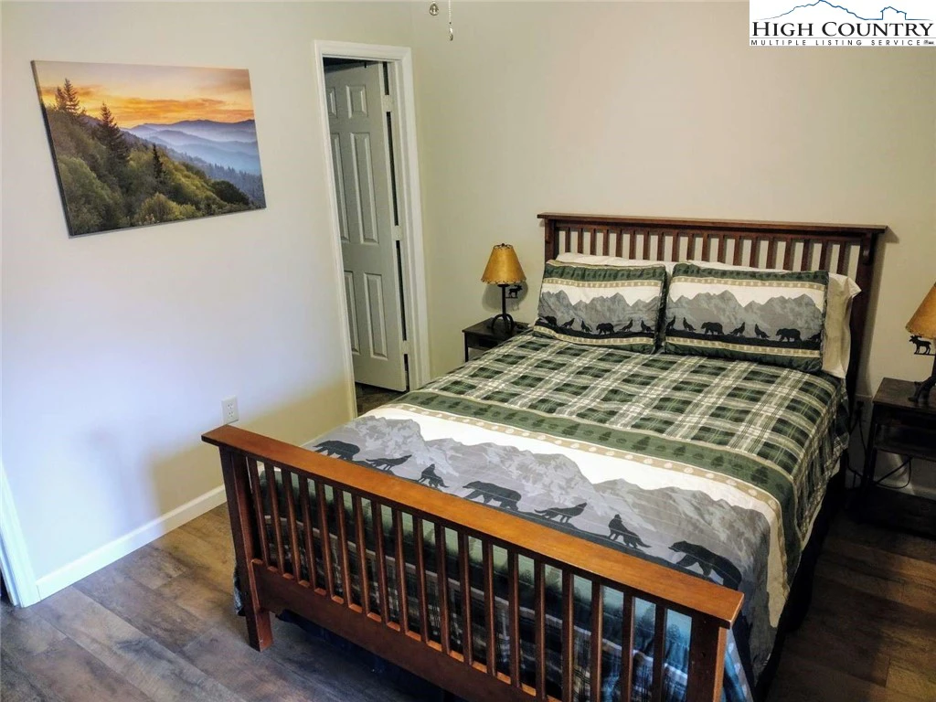 Image number 7 for the current listing