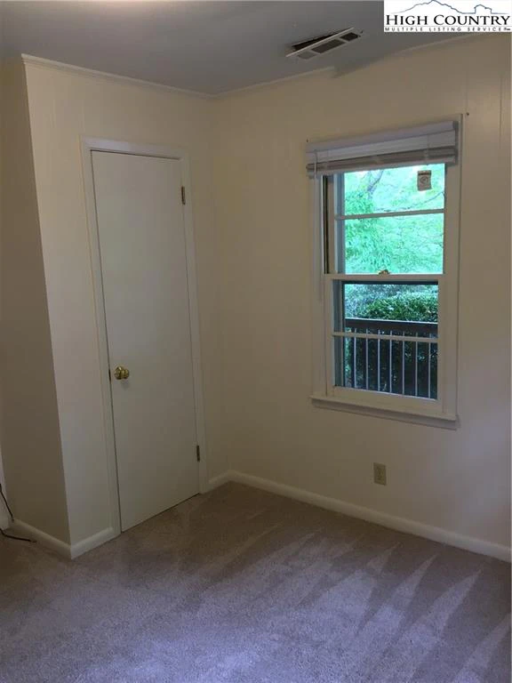 Image number 12 for the current listing