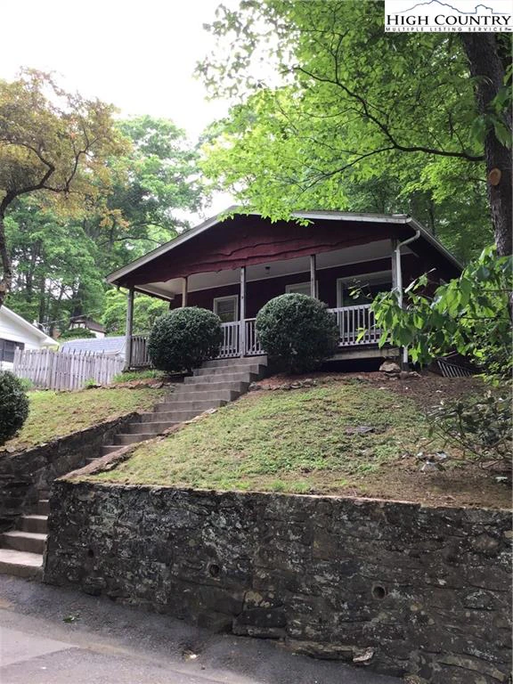 Image number 3 for the current listing