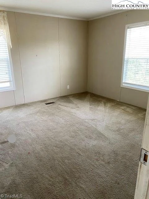 Image number 11 for the current listing