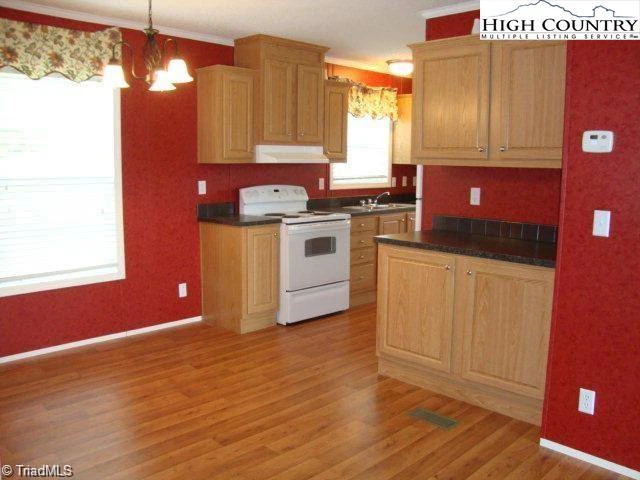 Image number 15 for the current listing