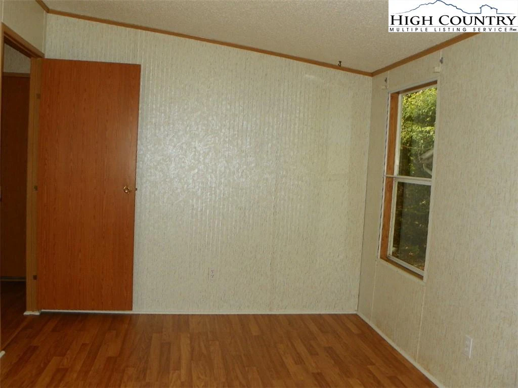 Image number 3 for the current listing