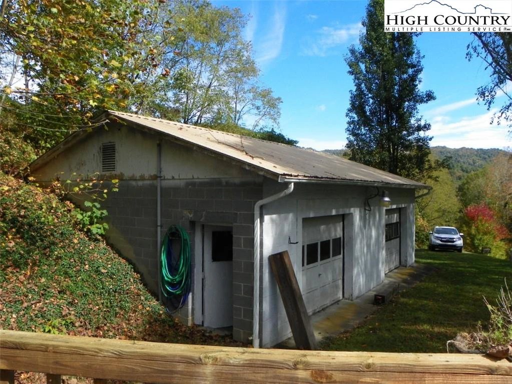 Image number 8 for the current listing