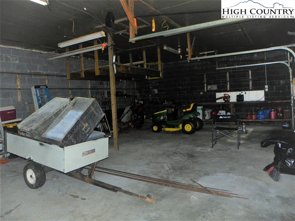 Image number 9 for the current listing