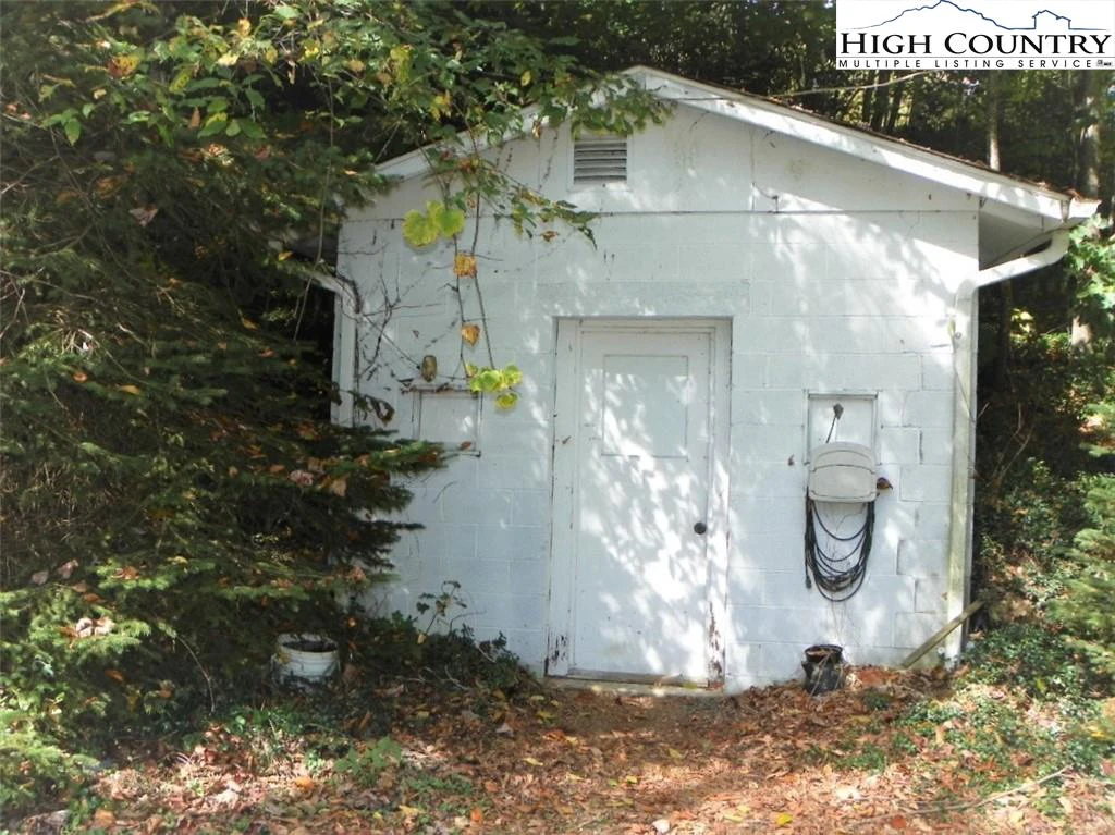 Image number 12 for the current listing