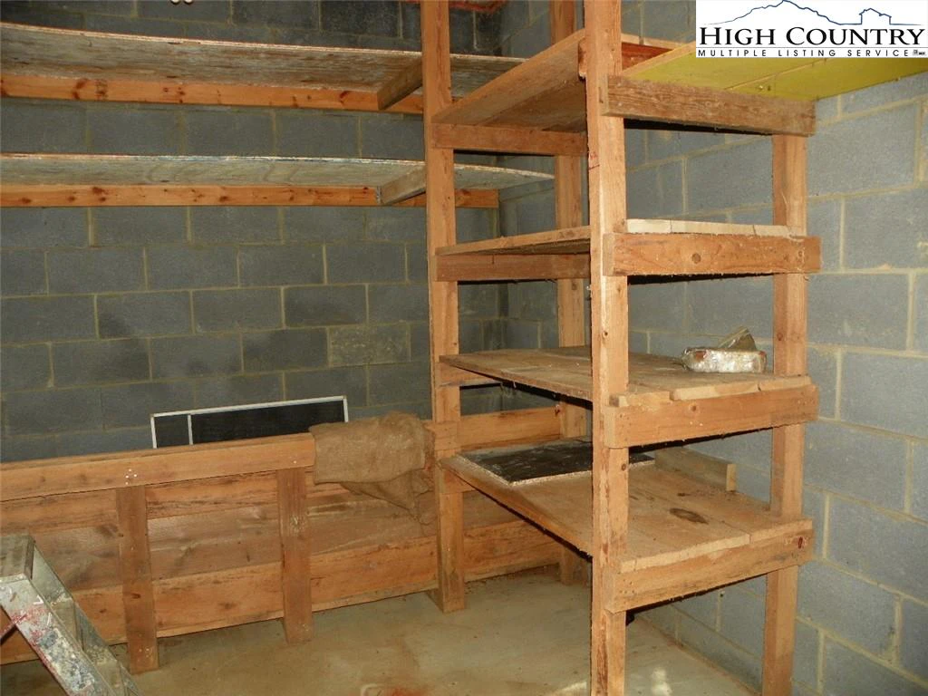 Image number 2 for the current listing