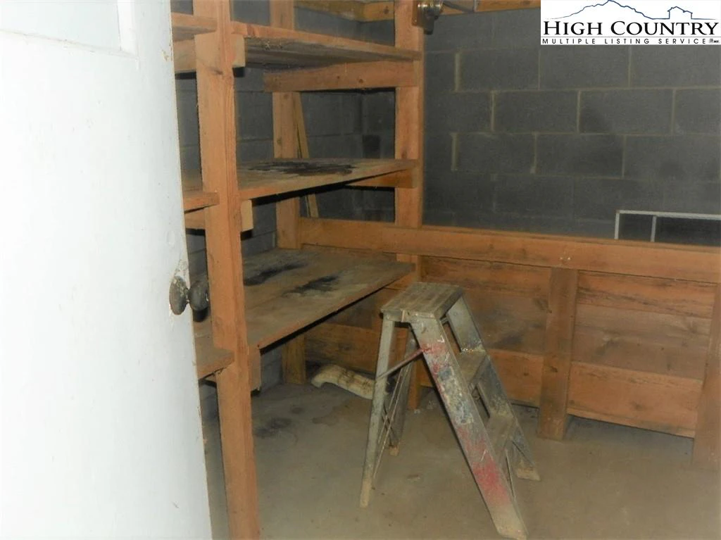 Image number 14 for the current listing