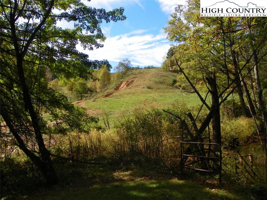 Image number 15 for the current listing