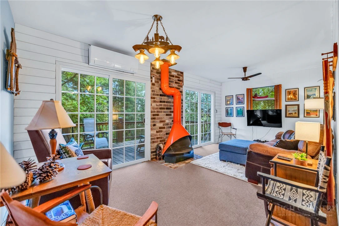 Image number 11 for the current listing
