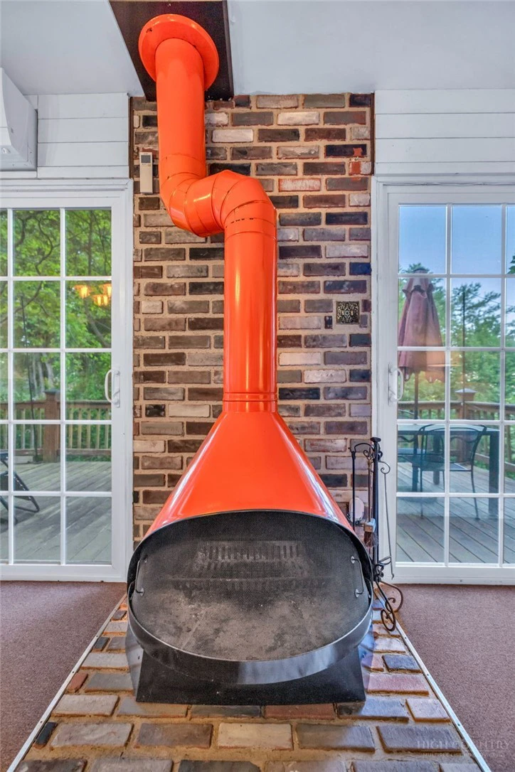 Image number 6 for the current listing