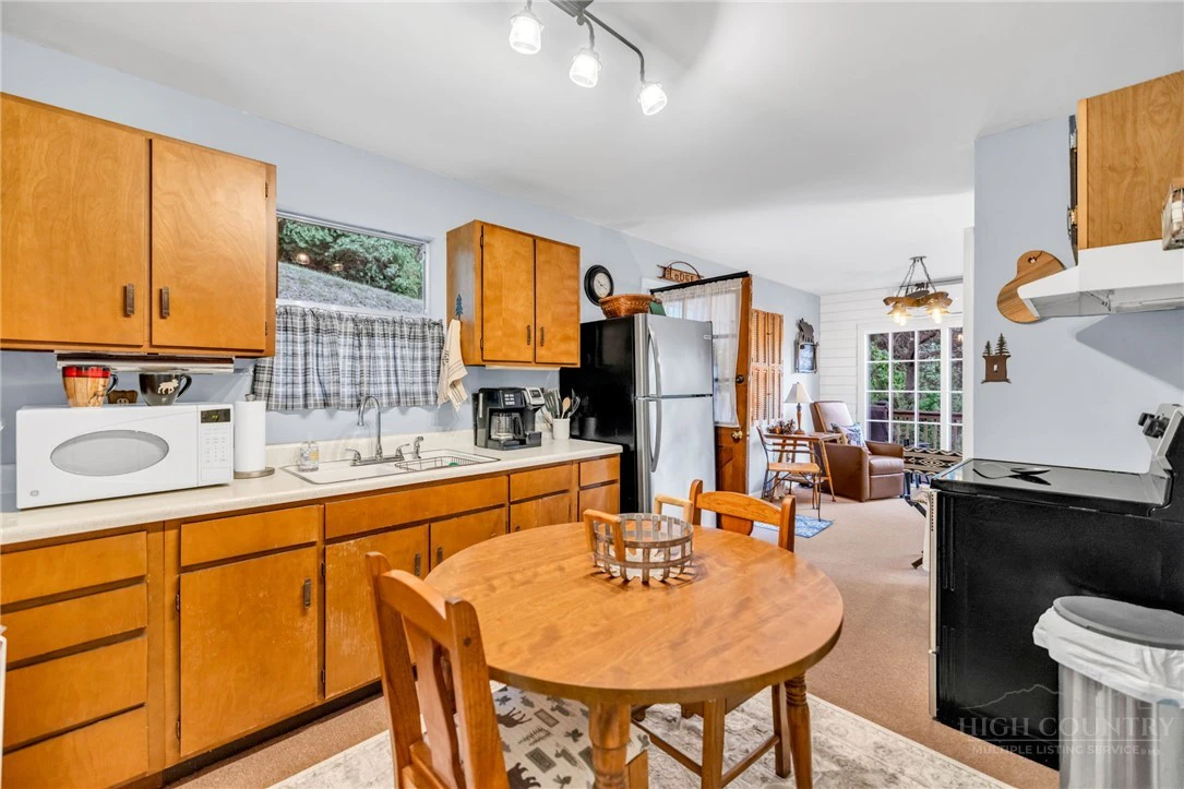 Image number 13 for the current listing