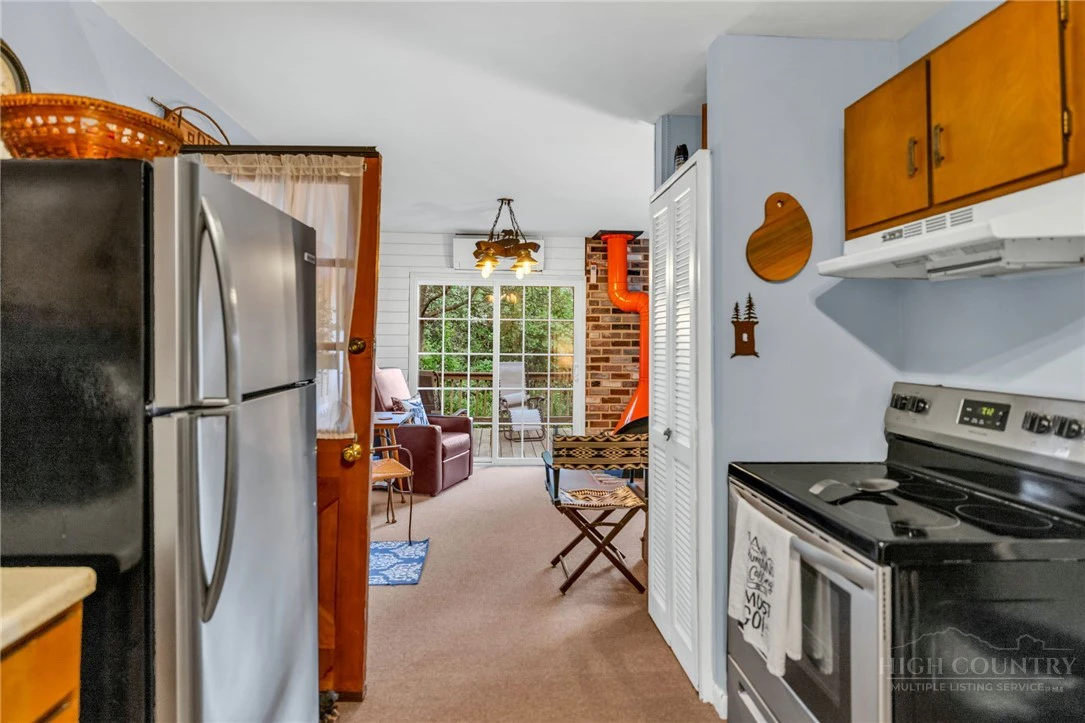 Image number 17 for the current listing