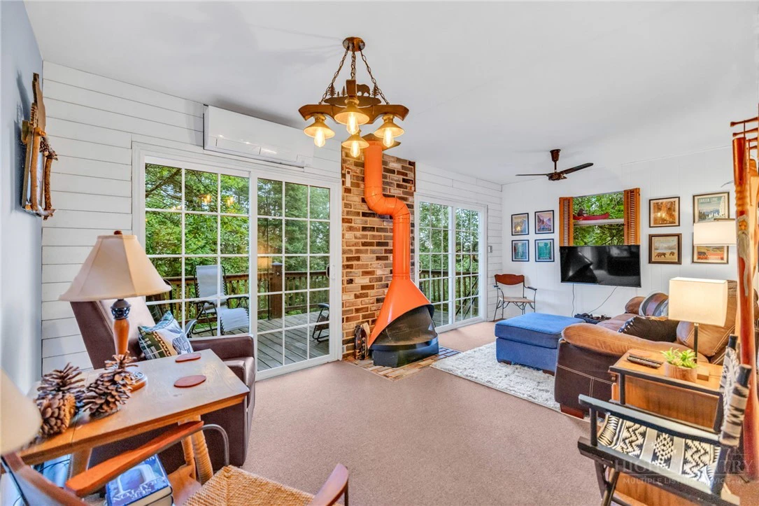 Image number 5 for the current listing