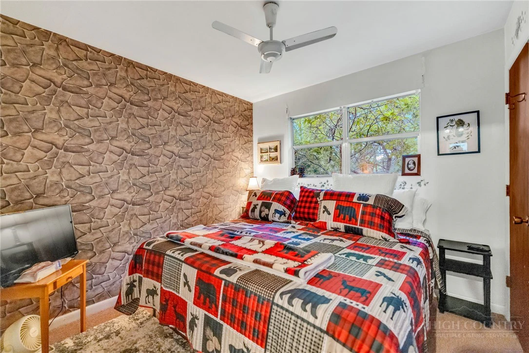 Image number 19 for the current listing