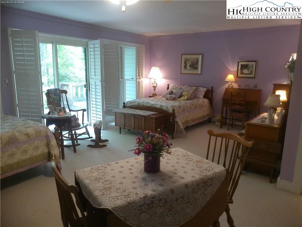 Image number 3 for the current listing