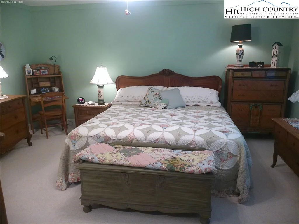 Image number 5 for the current listing