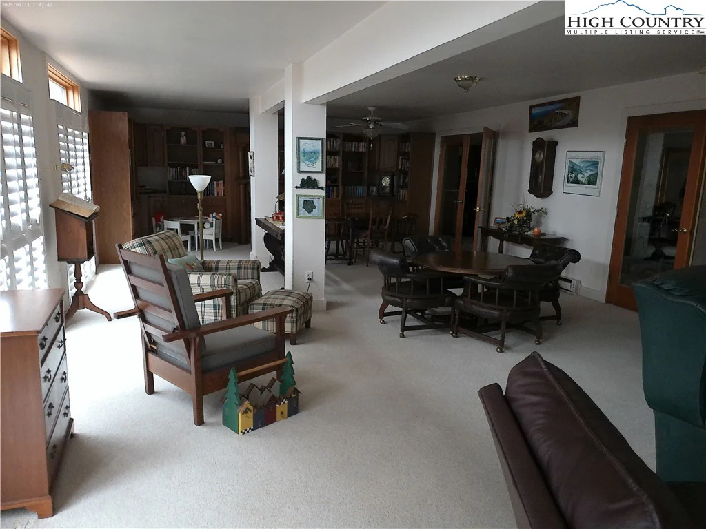 Image number 6 for the current listing