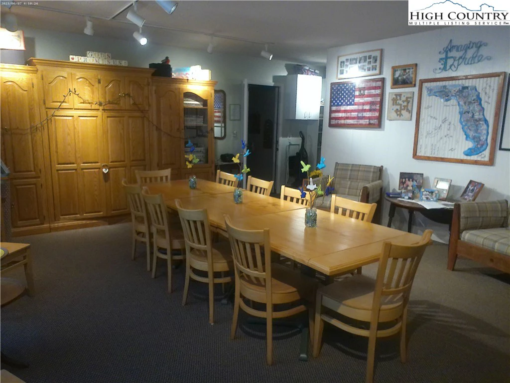 Image number 9 for the current listing