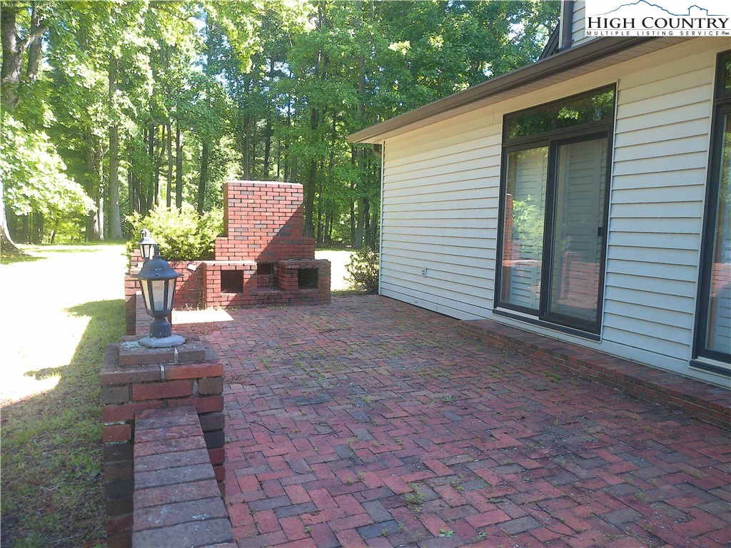 Image number 18 for the current listing
