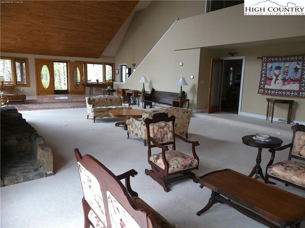 Image number 21 for the current listing