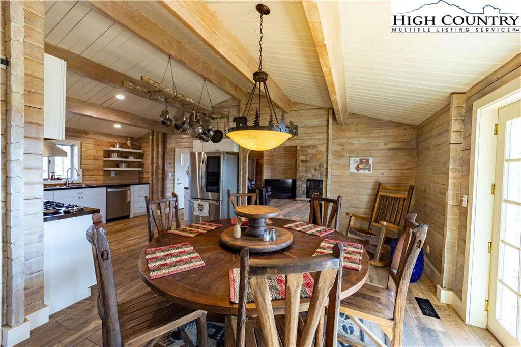 Image number 11 for the current listing
