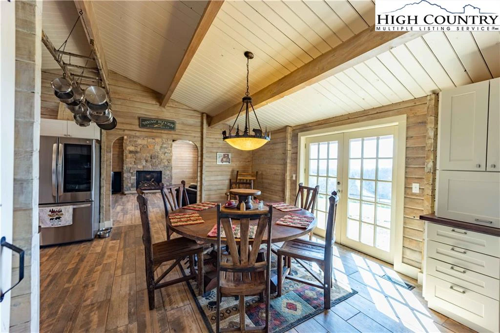 Image number 3 for the current listing