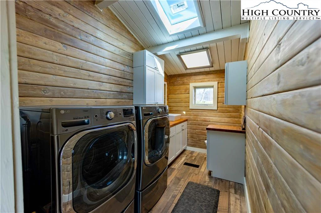 Image number 5 for the current listing