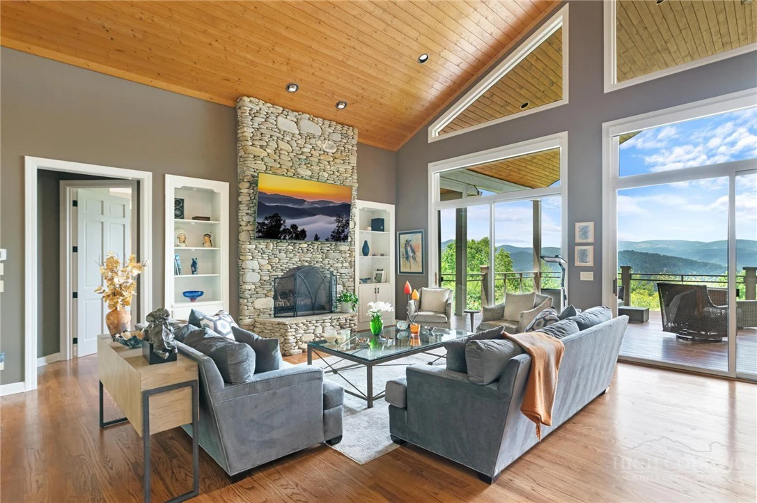 Image number 6 for the current listing