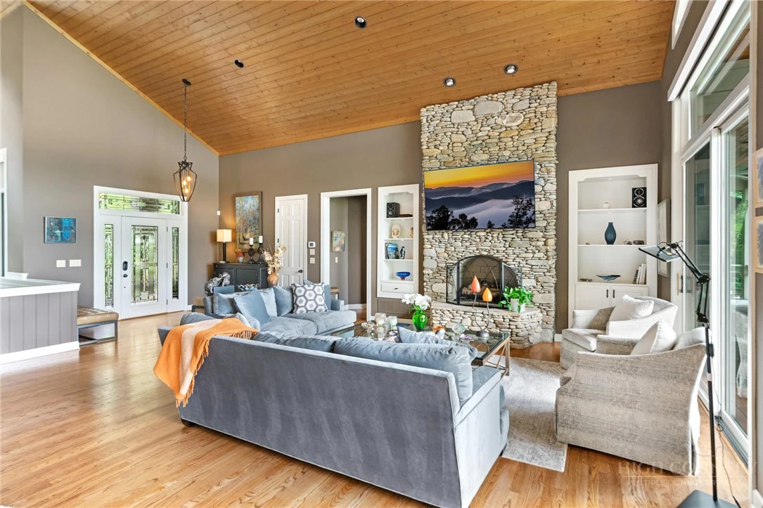Image number 8 for the current listing