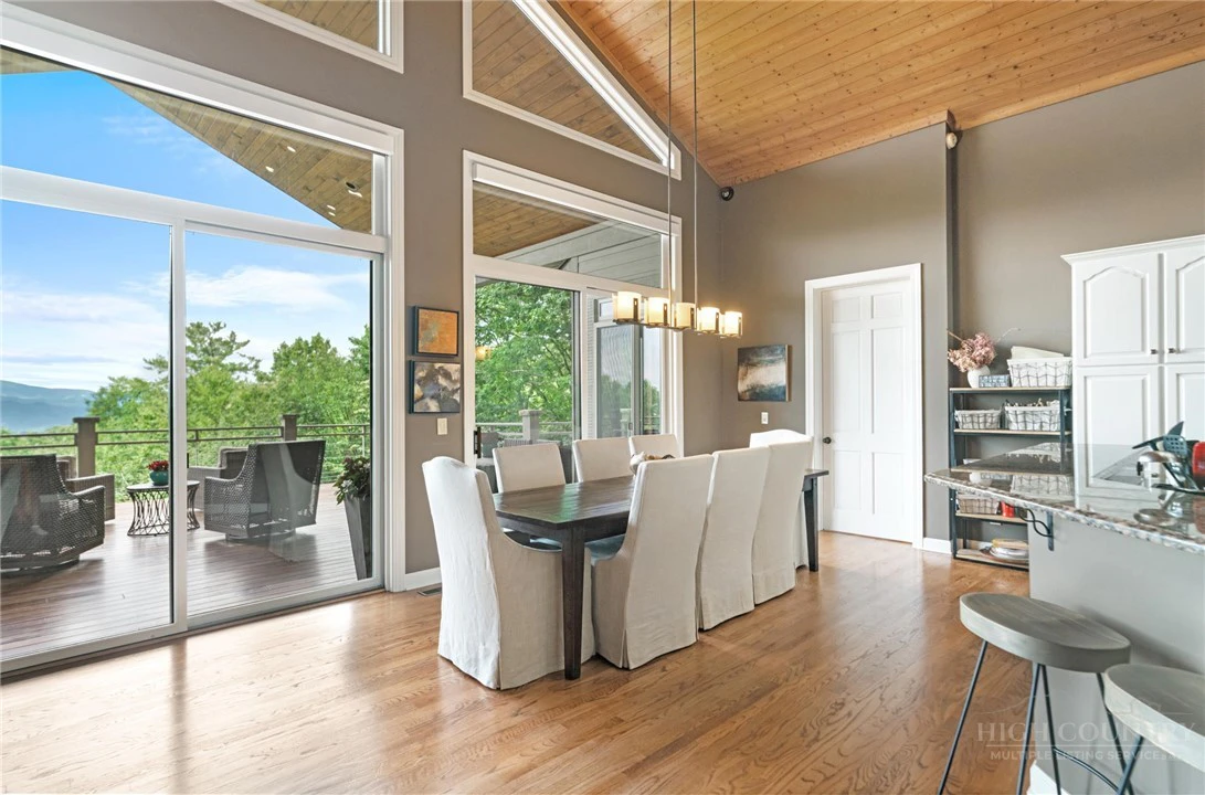 Image number 9 for the current listing