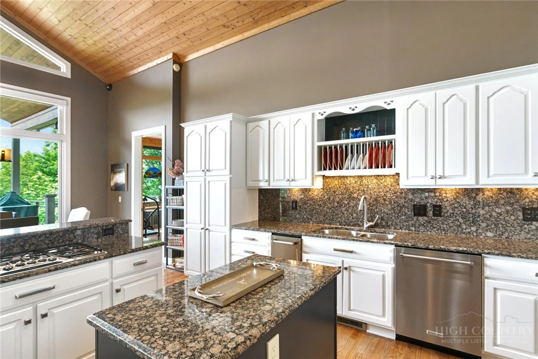 Image number 12 for the current listing