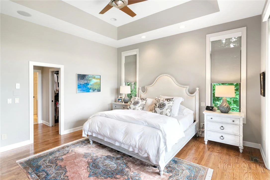 Image number 18 for the current listing
